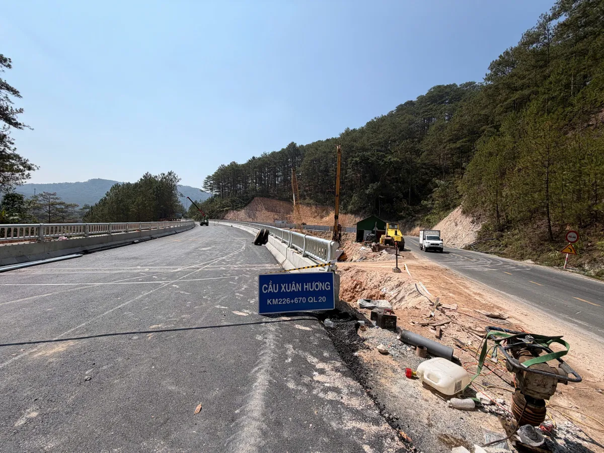 L&acirc;m Đồng gấp r&uacute;t khơi th&ocirc;ng điểm nghẽn giao th&ocirc;ng đ&egrave;o Mimosa - Ảnh 1.