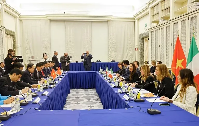 Chủ tịch Quốc hội đề nghị Italy c&oacute; ch&iacute;nh s&aacute;ch miễn thị thực cho c&ocirc;ng d&acirc;n Việt Nam- Ảnh 3.