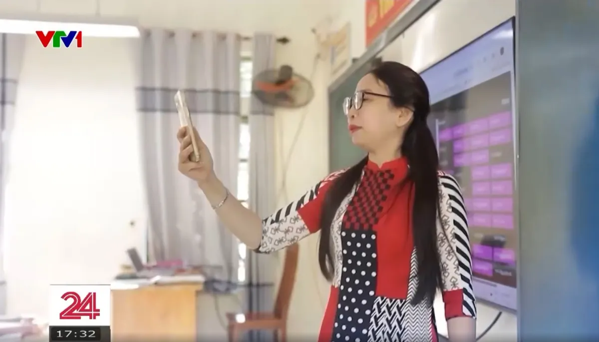 Thầy c&ocirc; th&iacute;ch nghi chuyển đổi số, dẫn dắt học sinh trong kỷ nguy&ecirc;n AI - Ảnh 2.