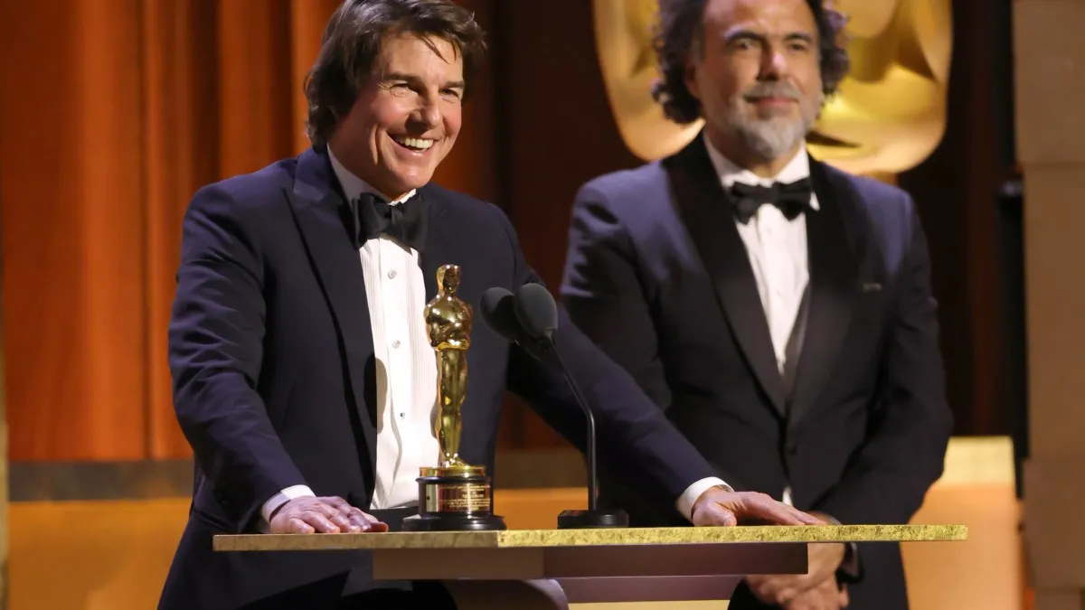 Tom Cruise t&oacute;c bạc, bụng phệ trong bộ phim nhiều thử th&aacute;ch nhất sự nghiệp điện ảnh - Ảnh 2.