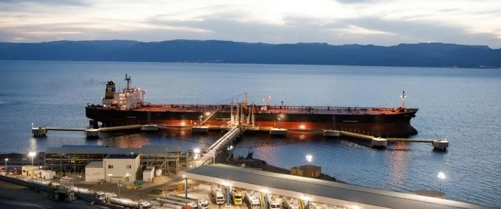 Gi&aacute; xăng dầu h&ocirc;m nay (15-4): Gi&aacute; dầu thế giới quay đầu giảm mạnh- Ảnh 2.