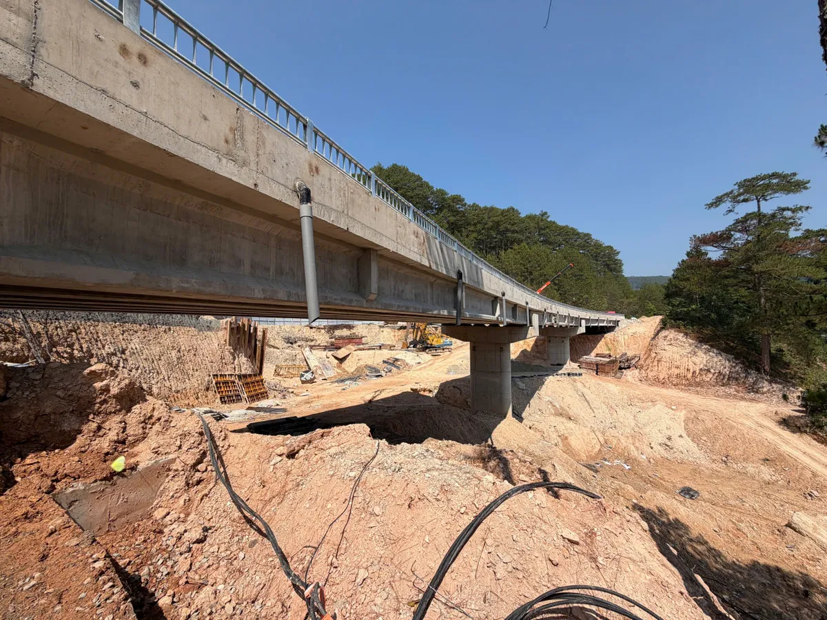 L&acirc;m Đồng gấp r&uacute;t khơi th&ocirc;ng điểm nghẽn giao th&ocirc;ng đ&egrave;o Mimosa - Ảnh 4.