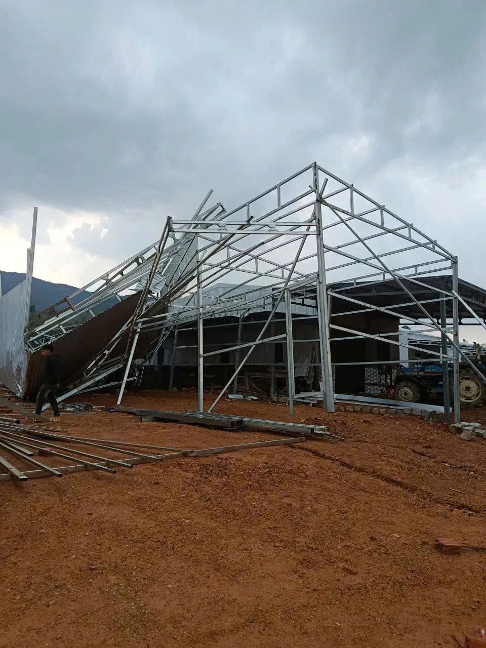 Gi&ocirc;ng lốc g&acirc;y thiệt hại nh&agrave; d&acirc;n ở L&acirc;m Đồng- Ảnh 2.