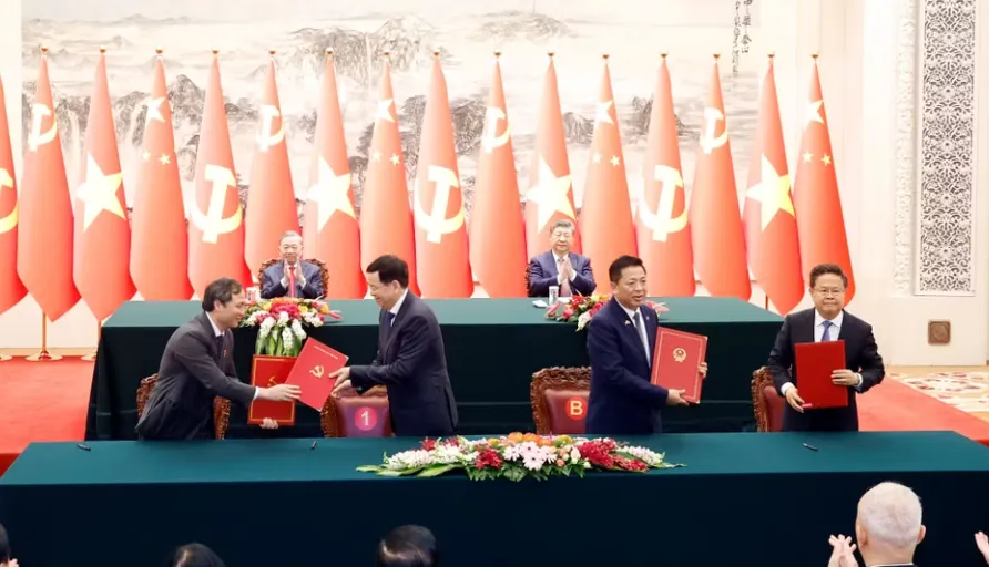 Lễ k&yacute; kết một số văn kiện hợp t&aacute;c ti&ecirc;u biểu giữa Việt Nam - Trung Quốc - Ảnh 6.