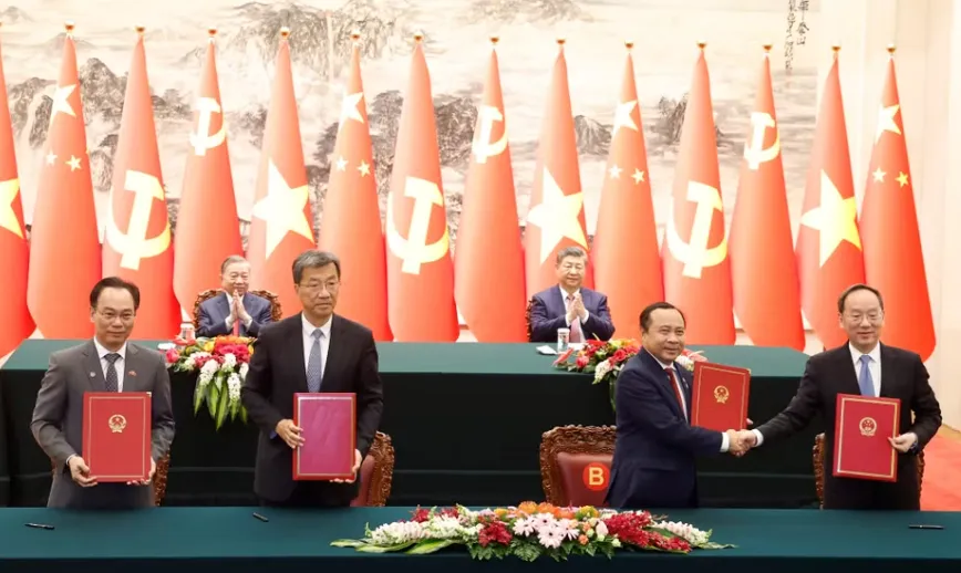 Lễ k&yacute; kết một số văn kiện hợp t&aacute;c ti&ecirc;u biểu giữa Việt Nam - Trung Quốc - Ảnh 4.