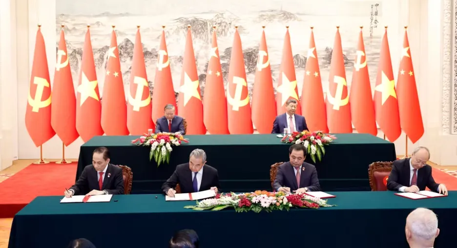 Lễ k&yacute; kết một số văn kiện hợp t&aacute;c ti&ecirc;u biểu giữa Việt Nam - Trung Quốc - Ảnh 1.