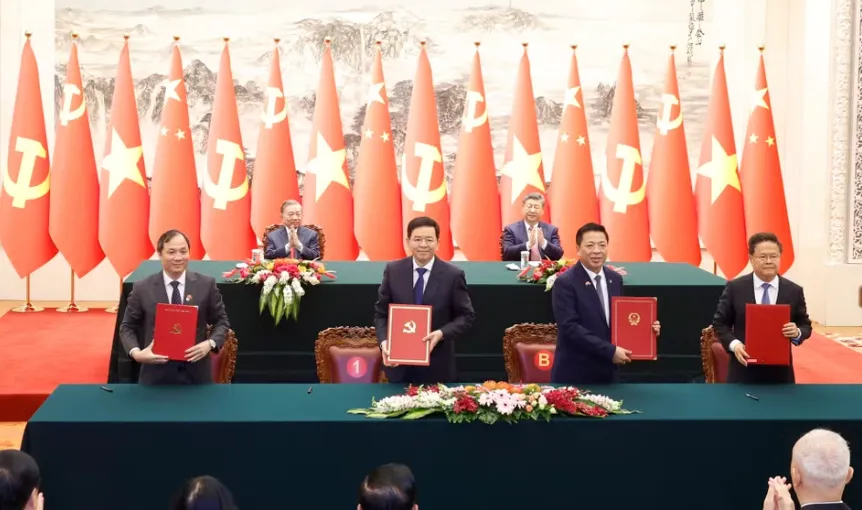 Lễ k&yacute; kết một số văn kiện hợp t&aacute;c ti&ecirc;u biểu giữa Việt Nam - Trung Quốc - Ảnh 3.