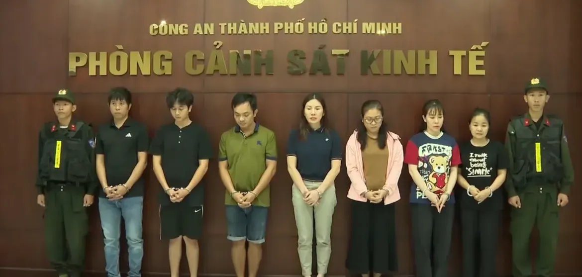 Triệt phá đường dây đổ trộm gần 21.000 tấn chất thải, núp bóng doanh nghiệp hợp pháp- Ảnh 1. Triệt phá đường dây đổ trộm gần 21.000 tấn chất thải, núp bóng doanh nghiệp hợp pháp- Ảnh 1.