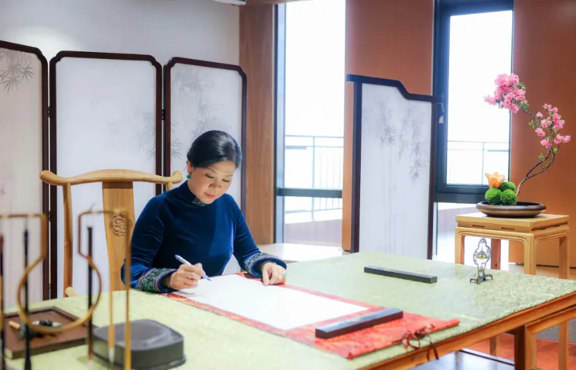 Phu nh&acirc;n Tổng B&iacute; thư, Chủ tịch nước T&ocirc; L&acirc;m thăm Trung t&acirc;m T&ocirc;́ng Khánh Linh - Ảnh 6.