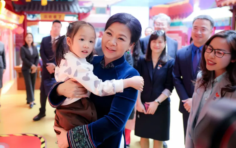 Phu nh&acirc;n Tổng B&iacute; thư, Chủ tịch nước T&ocirc; L&acirc;m thăm Trung t&acirc;m T&ocirc;́ng Khánh Linh - Ảnh 2.