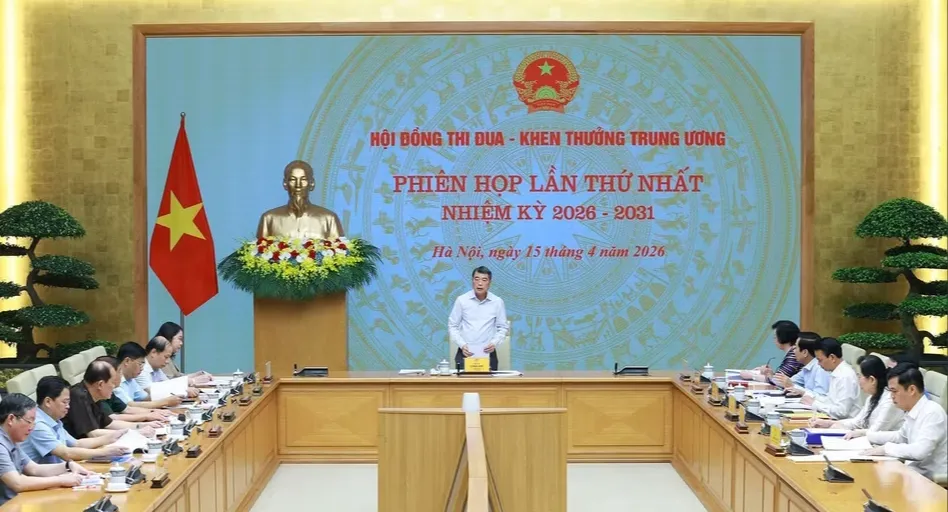 Thủ tướng: Thi đua - khen thưởng phải gắn chặt với mục ti&ecirc;u tăng trưởng 2 con số - Ảnh 1.