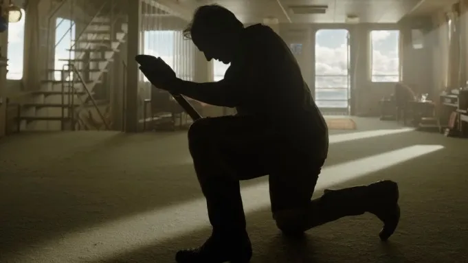 Tom Cruise t&oacute;c bạc, bụng phệ trong bộ phim nhiều thử th&aacute;ch nhất sự nghiệp điện ảnh - Ảnh 1.