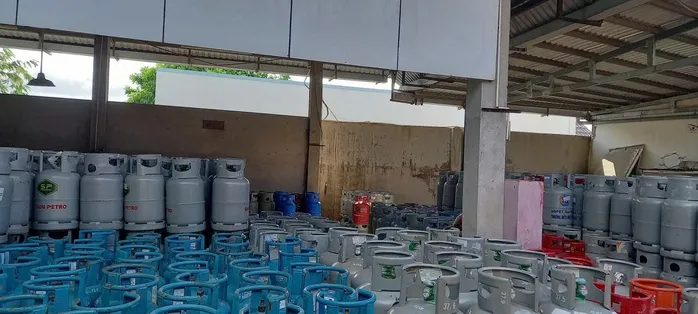 Vì sao giá xăng dầu giảm mạnh, giá gas vẫn ở mức cao?- Ảnh 1. Vì sao giá xăng dầu giảm mạnh, giá gas vẫn ở mức cao?- Ảnh 1.