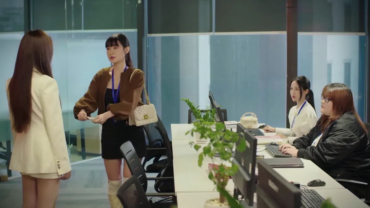 Bước ch&acirc;n v&agrave;o đời - Tập 24: Sinh vi&ecirc;n thực tập phải l&ograve;ng anh sếp một đời vợ - Ảnh 1.