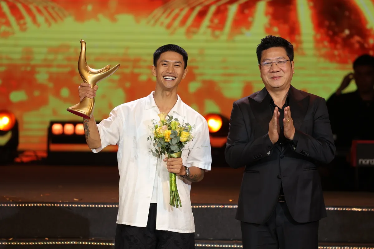 SOOBIN lập &ldquo;c&uacute; ăn ba&rdquo; tại Cống hiến 2026  - Ảnh 6.