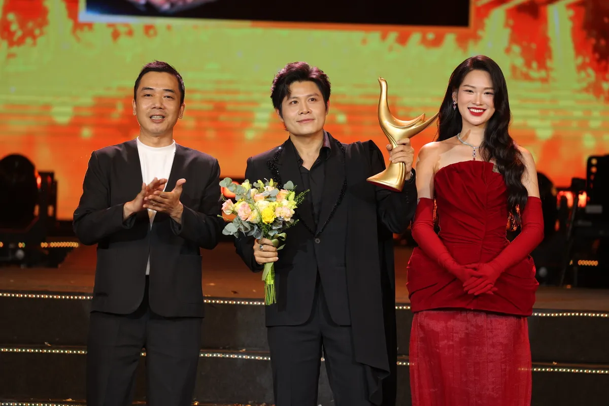 SOOBIN lập &ldquo;c&uacute; ăn ba&rdquo; tại Cống hiến 2026  - Ảnh 4.