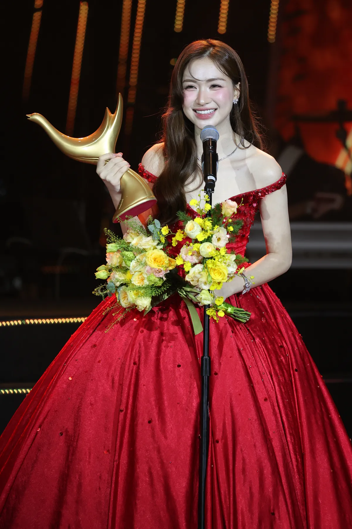 SOOBIN lập &ldquo;c&uacute; ăn ba&rdquo; tại Cống hiến 2026  - Ảnh 3.