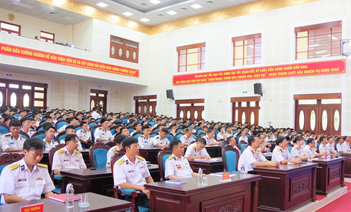 Văn h&oacute;a đọc: "H&agrave;nh trang" đặc biệt của người chiến sĩ Hải qu&acirc;n thời kỳ mới - Ảnh 2.