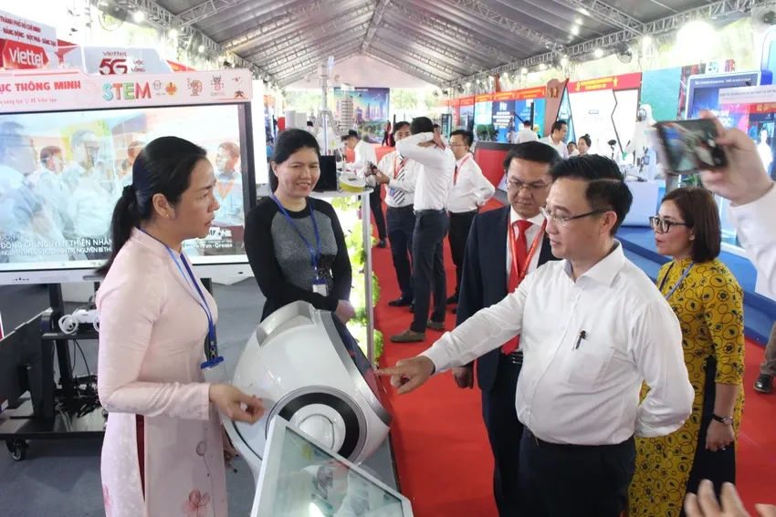 TP Hồ Ch&iacute; Minh: Kh&ocirc;ng y&ecirc;u cầu người d&acirc;n nộp th&ecirc;m giấy tờ nếu dữ liệu đ&atilde; li&ecirc;n th&ocirc;ng  - Ảnh 2.