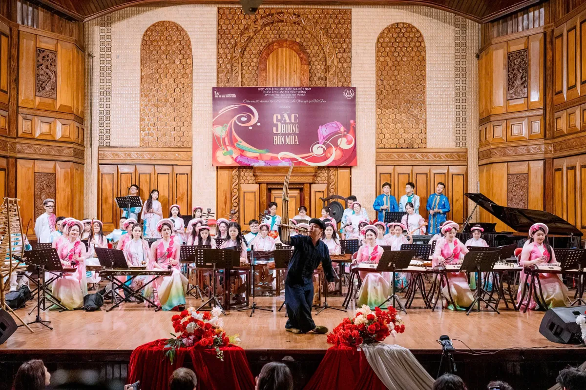 &ldquo;Sắc Hương Bốn M&ugrave;a&rdquo;: Thanh &acirc;m cố đ&ocirc; qua nhạc cụ truyền thống - Ảnh 1.