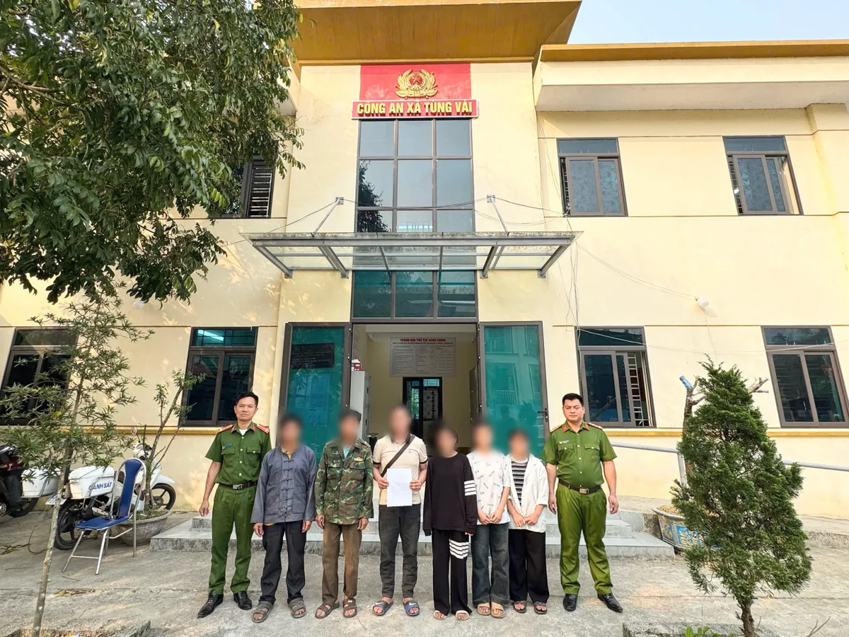 Tuy&ecirc;n Quang: Kịp thời ngăn 4 nữ sinh lớp 8 đi t&igrave;m "việc nhẹ lương cao" - Ảnh 1.