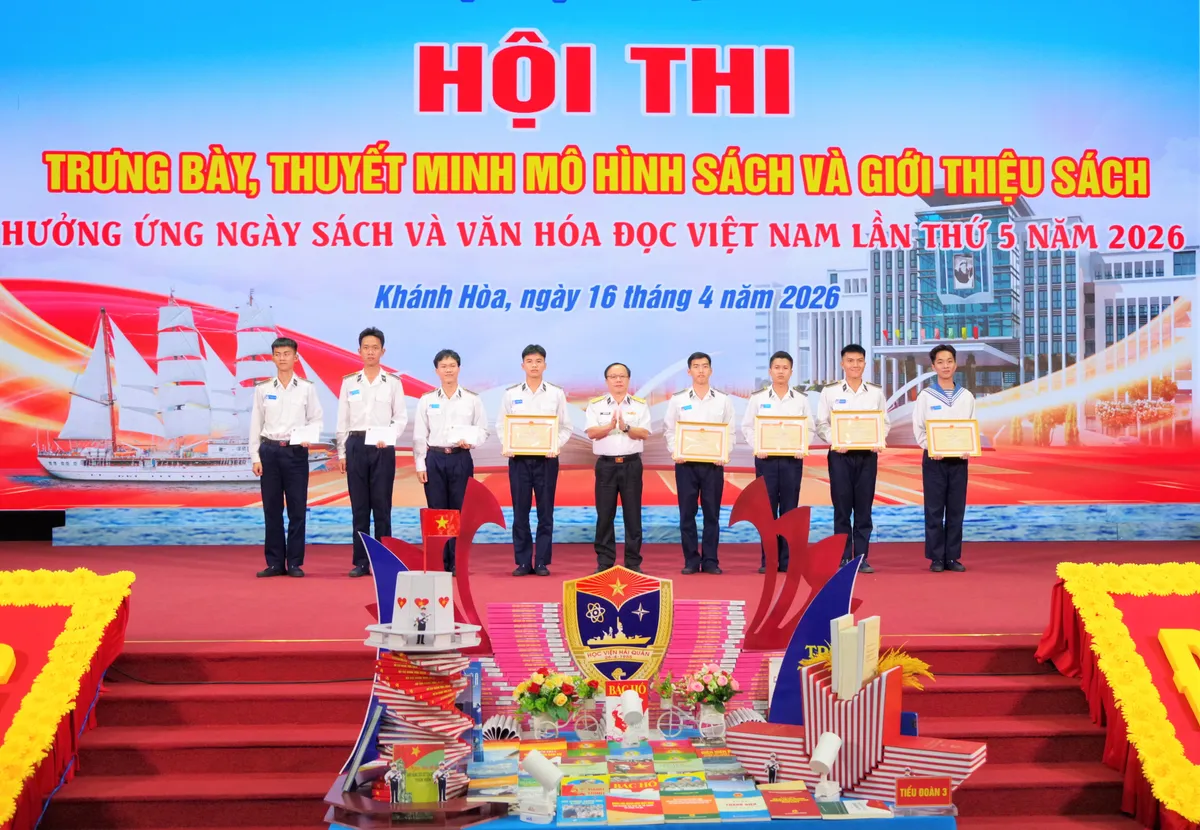Văn h&oacute;a đọc: "H&agrave;nh trang" đặc biệt của người chiến sĩ Hải qu&acirc;n thời kỳ mới - Ảnh 5.