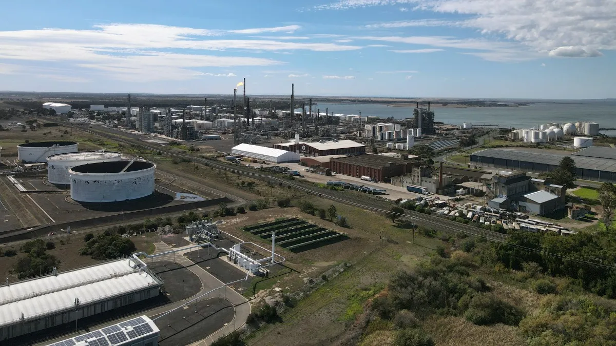 Ch&aacute;y lớn tại nh&agrave; m&aacute;y lọc dầu quan trọng của Australia- Ảnh 1.