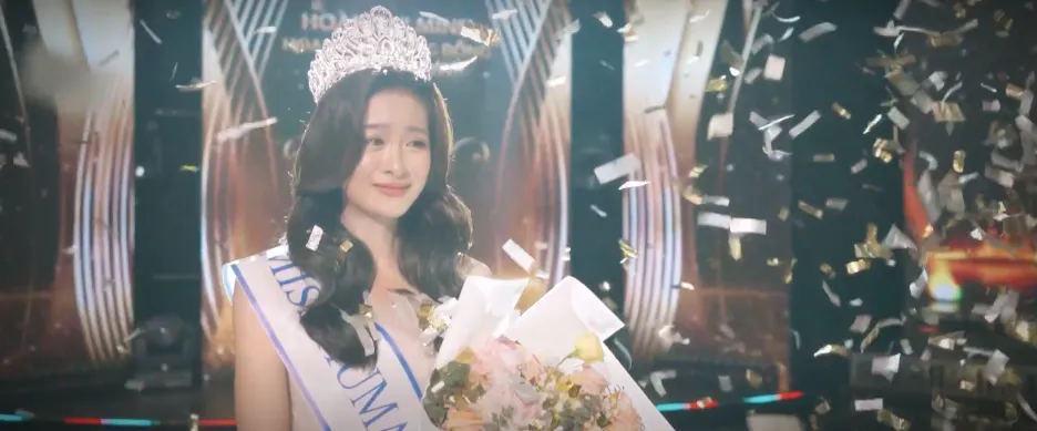 Lời hứa đầu ti&ecirc;n - Tập 1: Vi Minh gi&agrave;nh vương miện Hoa hậu nhưng kh&ocirc;ng nhận được ưu &aacute;i từ c&ocirc;ng ty quản l&yacute; - Ảnh 1.