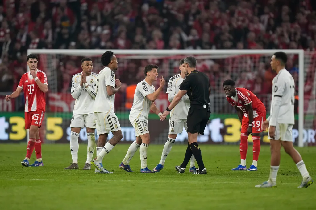 Bayern hạ Real trong &ldquo;mưa b&agrave;n thắng&rdquo;, kịch t&iacute;nh b&ugrave;ng nổ cuối trận- Ảnh 3.