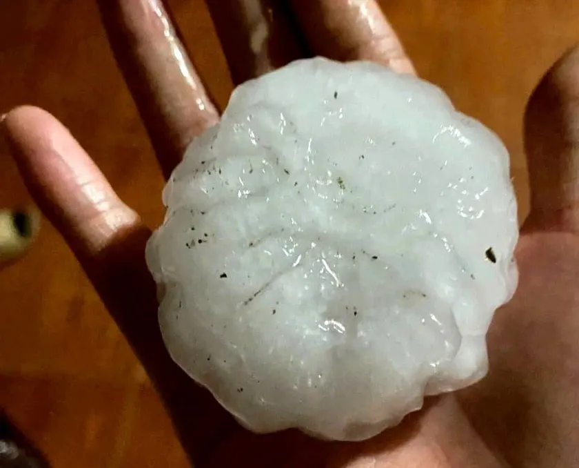 Khẩn trương hỗ trợ nhân dân khắc phục hậu quả mưa đá và giông lốc tại Lào Cai - Ảnh 3. Khẩn trương hỗ trợ nhân dân khắc phục hậu quả mưa đá và giông lốc tại Lào Cai - Ảnh 3.