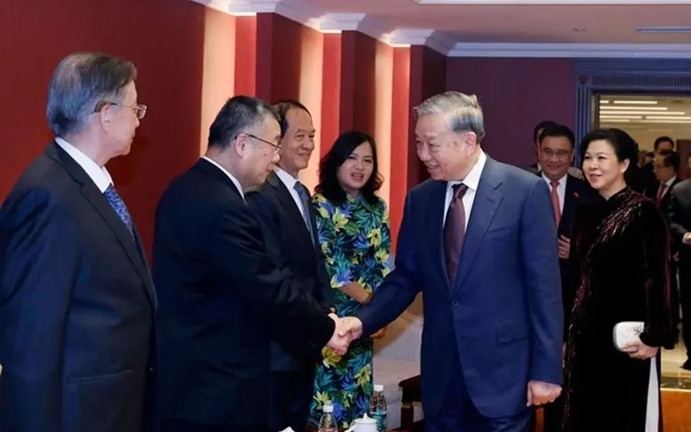 Tổng Bí thư, Chủ tịch nước Tô Lâm và Phu nhân gặp mặt thân nhân các tướng lĩnh, chuyên gia, nhân sĩ hữu nghị Việt Nam - Trung Quốc - Ảnh: TTXVN