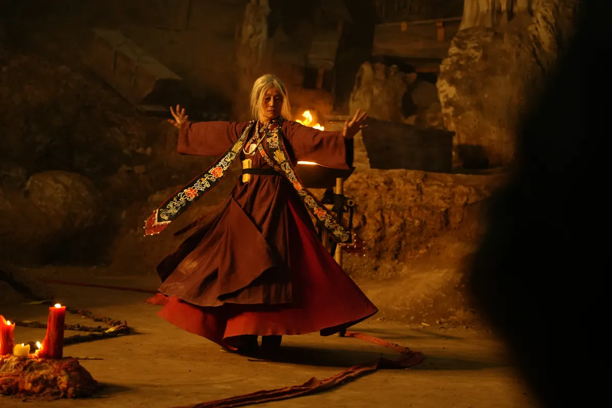 Kiều Minh Tuấn lấy lại phong độ với 'Ph&iacute; Ph&ocirc;ng: Quỷ m&aacute;u rừng thi&ecirc;ng'- Ảnh 5.