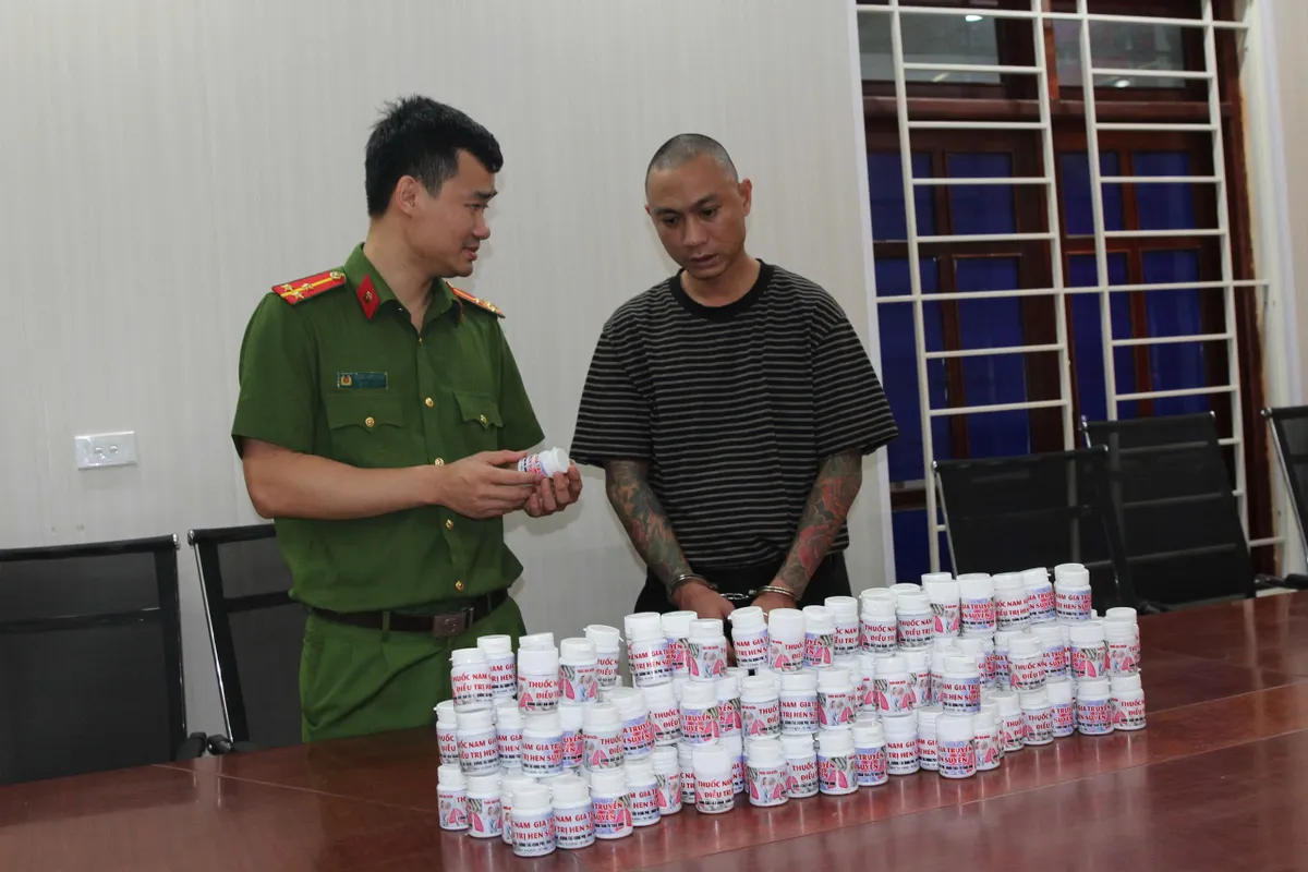 Sản xuất thuốc giả chứa chất cấm: Đối diện khung h&igrave;nh phạt n&agrave;o?- Ảnh 2.