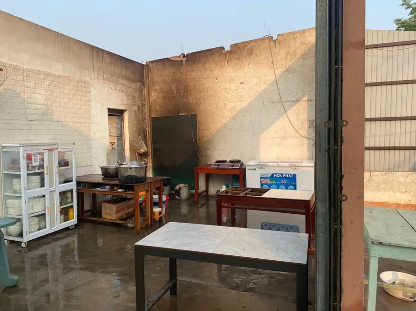 Mưa d&ocirc;ng k&egrave;m lốc xo&aacute;y giật bay m&aacute;i nh&agrave; ở Quảng Trị- Ảnh 2.