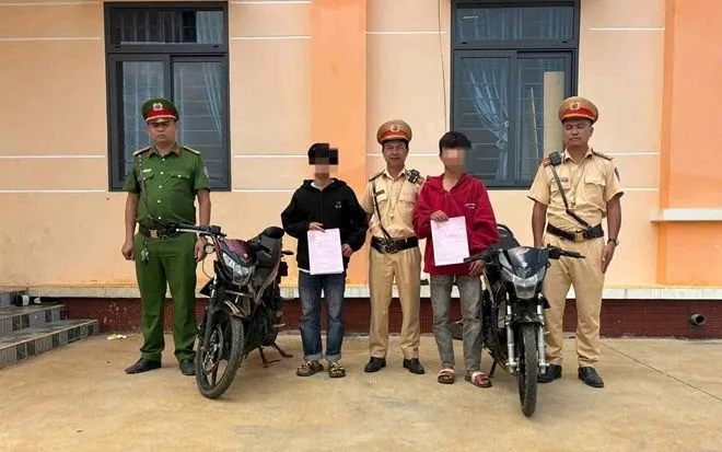 Các thanh thiếu niên tụ tập đua xe trái phép bị xử lý. 