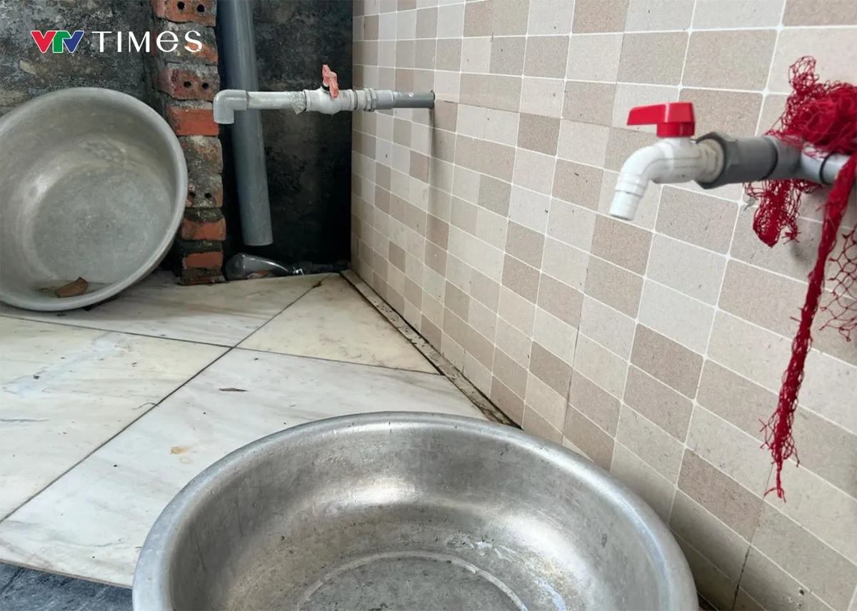 Nghệ An: H&agrave;ng ngh&igrave;n người d&acirc;n mất nước giữa thời tiết nắng n&oacute;ng khiến cuộc sống bị đảo lộn - Ảnh 1.