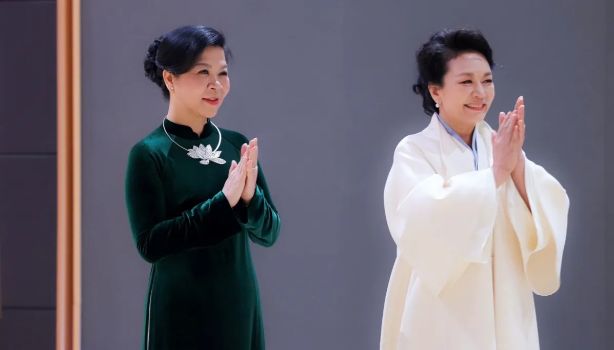 Hai Phu nhân Việt Nam - Trung Quốc thăm Nhà hát lớn quốc gia, thúc đẩy giao lưu văn hóa- Ảnh 1. Hai Phu nhân Việt Nam - Trung Quốc thăm Nhà hát lớn quốc gia, thúc đẩy giao lưu văn hóa- Ảnh 1.