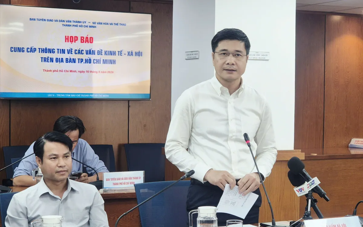 Ông Trần Dũng Hà trả lời tại họp báo kinh tế - xã hội định kỳ tại TP Hồ Chí Minh, chiều 16/4.