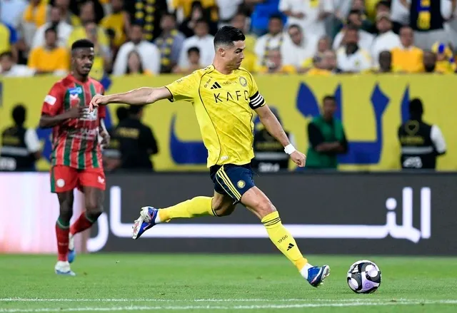 Ronaldo c&ugrave;ng Al Nassr &aacute;p s&aacute;t ng&ocirc;i v&ocirc; địch Saudi Pro League 2025-2026- Ảnh 1.