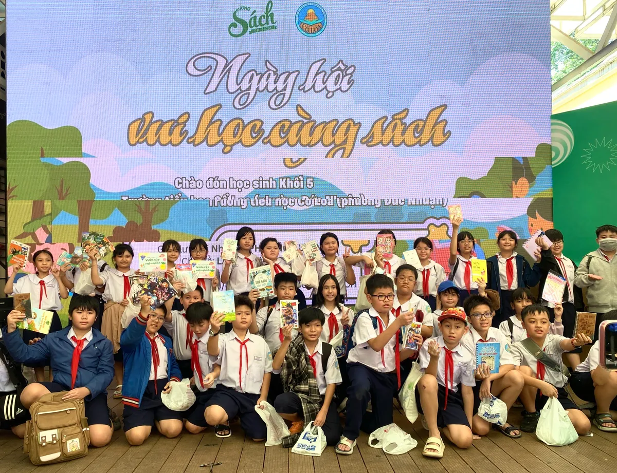 Văn h&oacute;a đọc tại TP Hồ Ch&iacute; Minh: Từ kh&ocirc;ng gian s&aacute;ch đến đ&ocirc; thị tri thức - Ảnh 3.