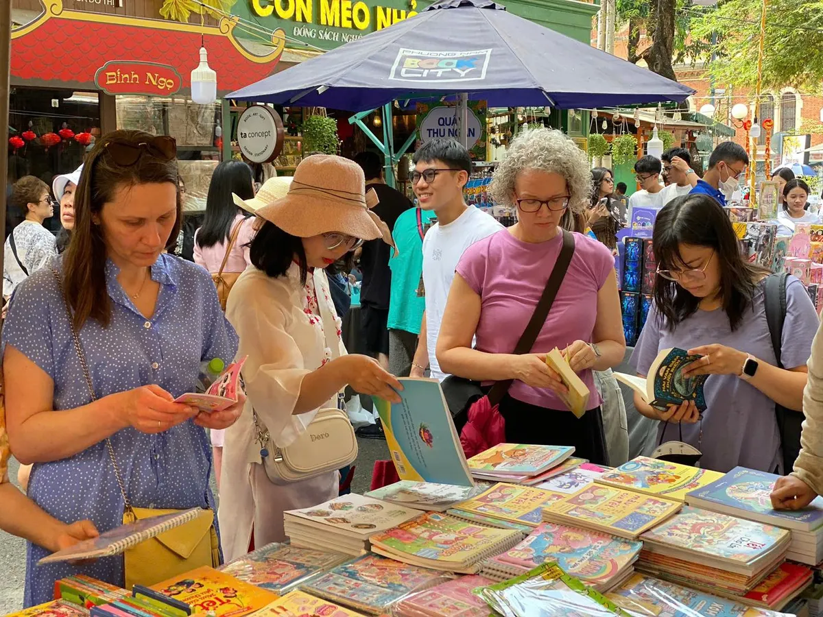 Văn h&oacute;a đọc tại TP Hồ Ch&iacute; Minh: Từ kh&ocirc;ng gian s&aacute;ch đến đ&ocirc; thị tri thức - Ảnh 1.