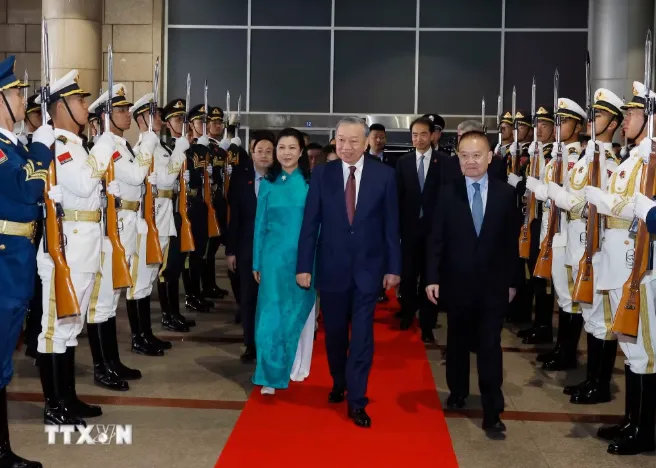 Tổng B&iacute; thư, Chủ tịch nước T&ocirc; L&acirc;m l&ecirc;n đường thăm th&agrave;nh phố Nam Ninh (Trung Quốc) - Ảnh 1.