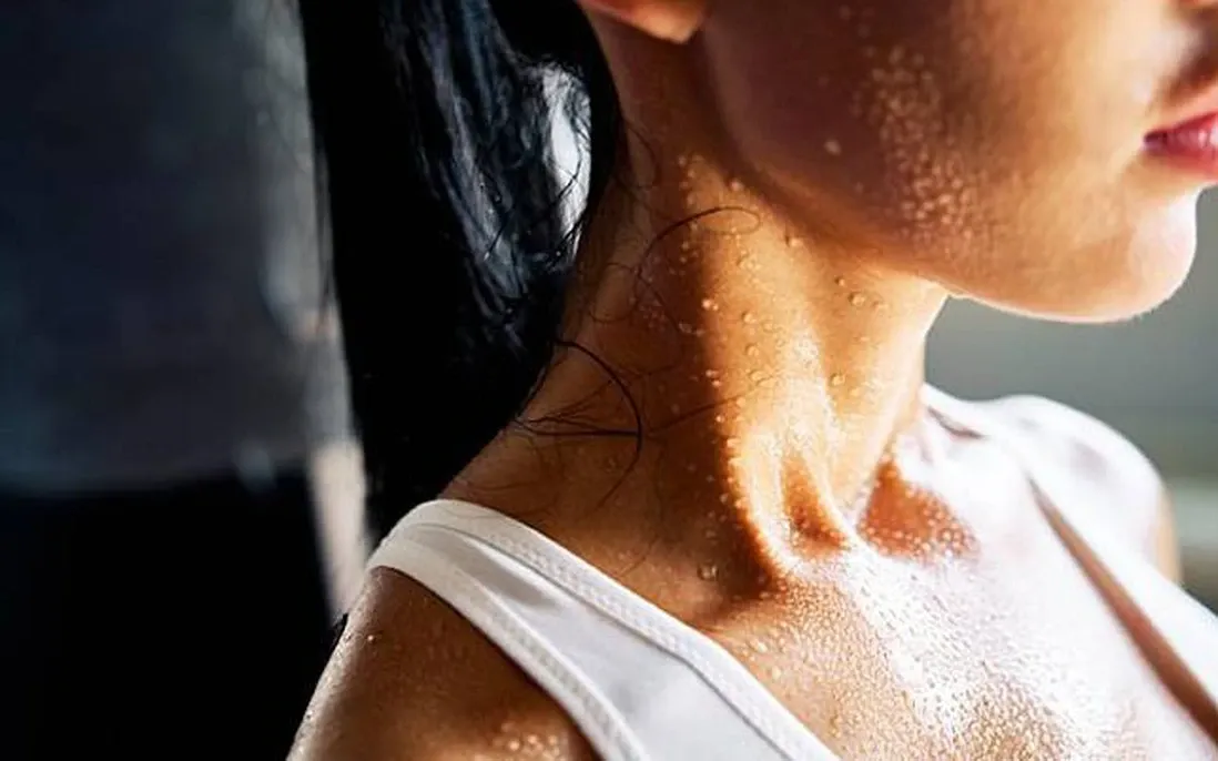 Đổ mồ hôi nhiều có phải dấu hiệu của cơ thể khỏe mạnh?- Ảnh 1. Đổ mồ hôi nhiều có phải dấu hiệu của cơ thể khỏe mạnh?- Ảnh 1.
