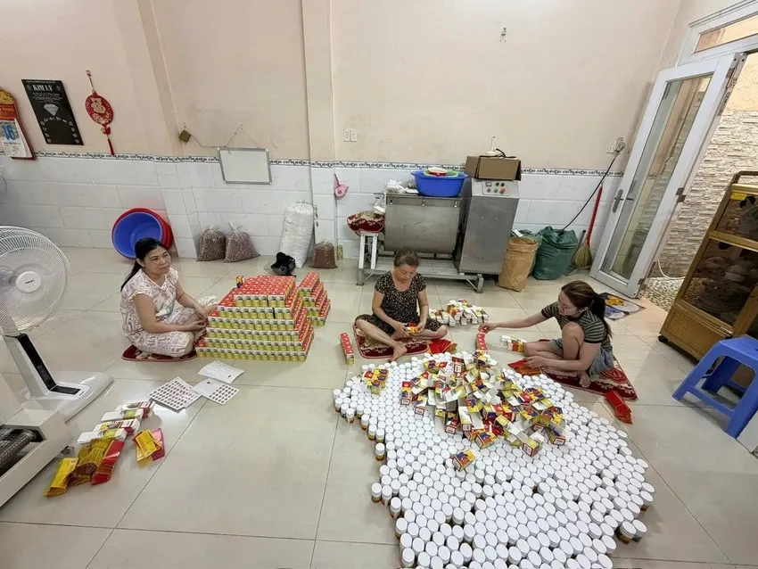 Triệt ph&aacute; đường d&acirc;y sản xuất thuốc đ&ocirc;ng y giả trộn Paracetamol, bắt giam 3 người- Ảnh 2.