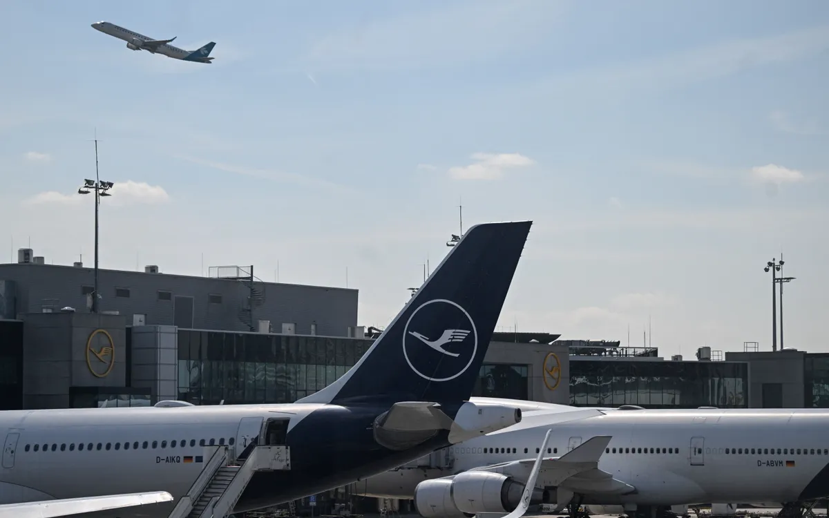Máy bay đỗ tại sân bay Frankfurt trong thời gian đình công của tiếp viên hãng Lufthansa, ngày 15/4/2026. (Ảnh: REUTERS/Jana Rodenbusch)