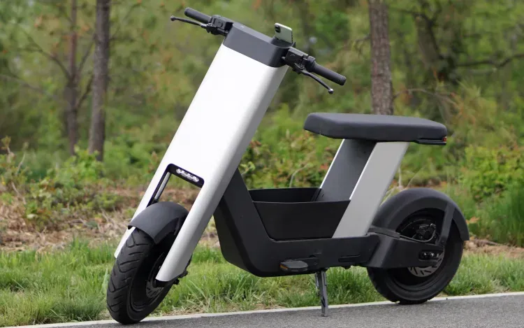 Olto di chuyển trên làn đường xe đạp. (Ảnh: David Pierce/The Verge)