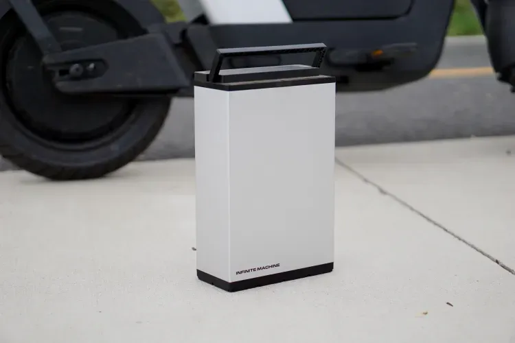 Xe đạp điện kiểu &ldquo;Cybertruck&rdquo; g&acirc;y ch&uacute; &yacute; tr&ecirc;n thị trường - Ảnh 1.