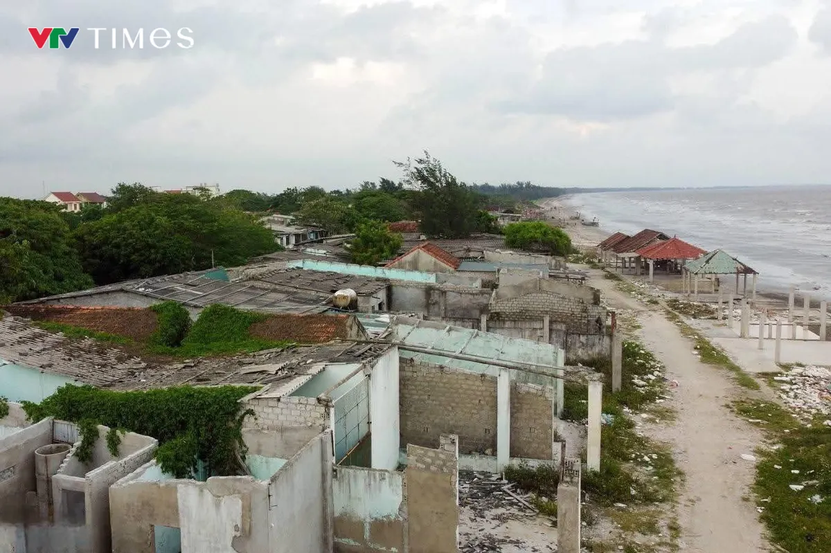 Nghệ An: Th&aacute;o dỡ ki-ốt tại khu vực &ldquo;phố đ&egrave;n đỏ&rdquo;, khai ph&aacute; tiềm năng du lịch biển - Ảnh 3.