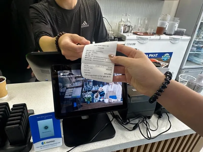 Cục Thuế: Kh&ocirc;ng y&ecirc;u cầu hộ kinh doanh doanh thu thấp dừng h&oacute;a đơn điện tử- Ảnh 1.