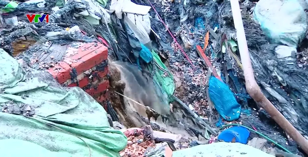 H&agrave; Nội: Ki&ecirc;n quyết xử l&yacute; c&aacute;c cơ sở giặt l&agrave; tự ph&aacute;t xả thải trực tiếp ra m&ocirc;i trường - Ảnh 2.